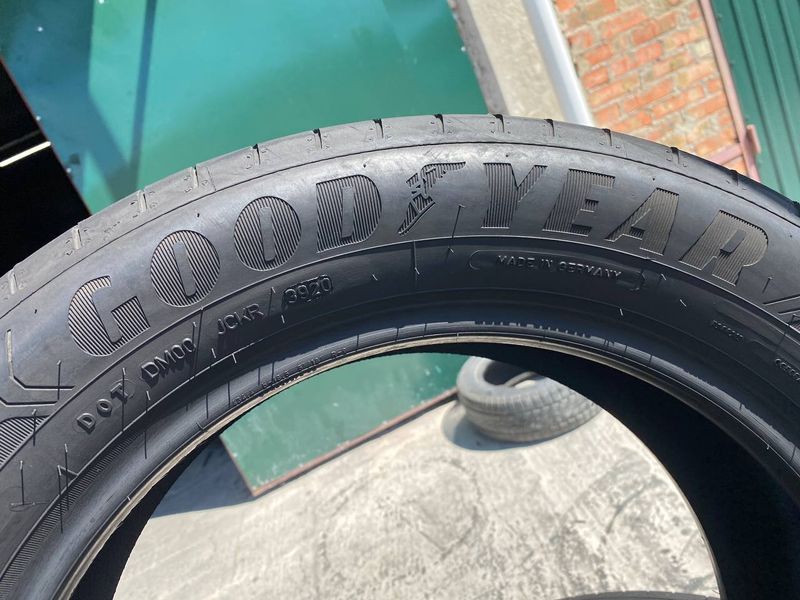 225/55R17 Goodyear Efficient Grip Performance 01061 фото