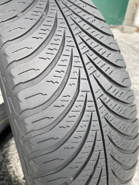 165/70R14 Goodyear Vector 4Seasons 01357 фото