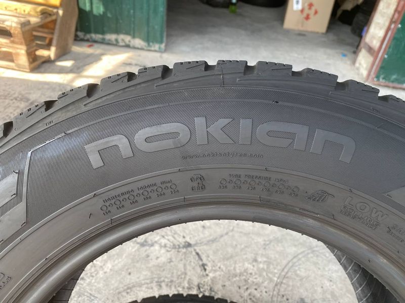 215/65R16C Nokian WRC3 01261 фото