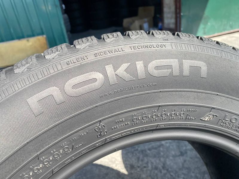 215/65R16 Nokian WR D4 01583 фото