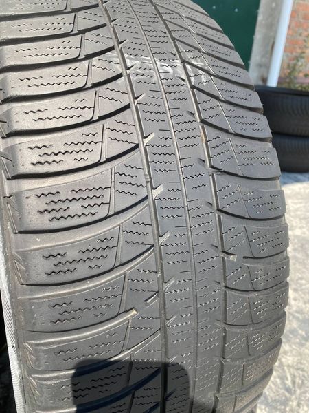 235/45R18 Bridgestone Blizzak LM001 01491olx фото