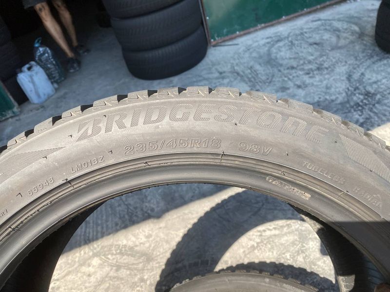 235/45R18 Bridgestone Blizzak LM001 01491olx фото