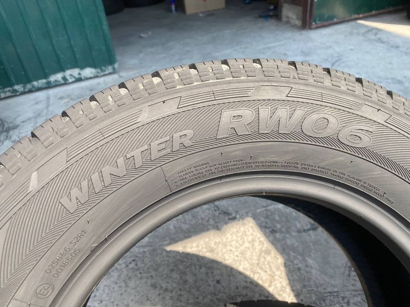 195/70R15C Hankook Winter RW06 01297 фото