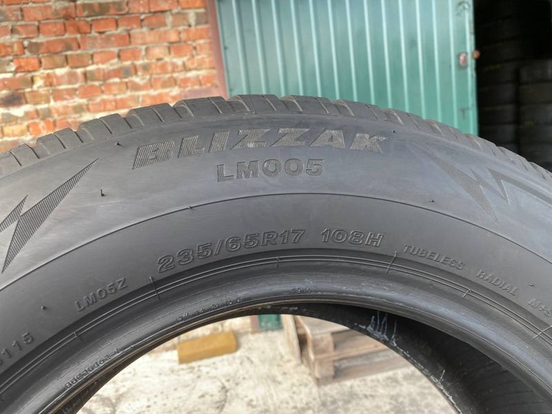 235/65R17 Bridgestone Blizzak LM005 d0379olx фото