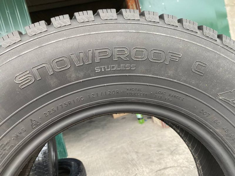 225/75R16C Nokian SnowProof C 01251 фото