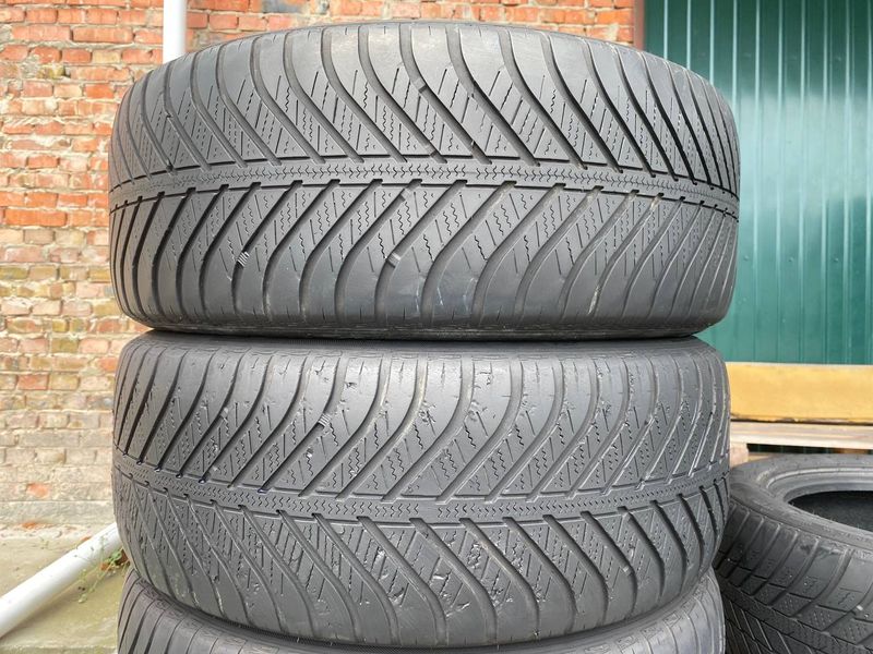 225/50R17 Goodyear Vector 4Seasons 01449 фото