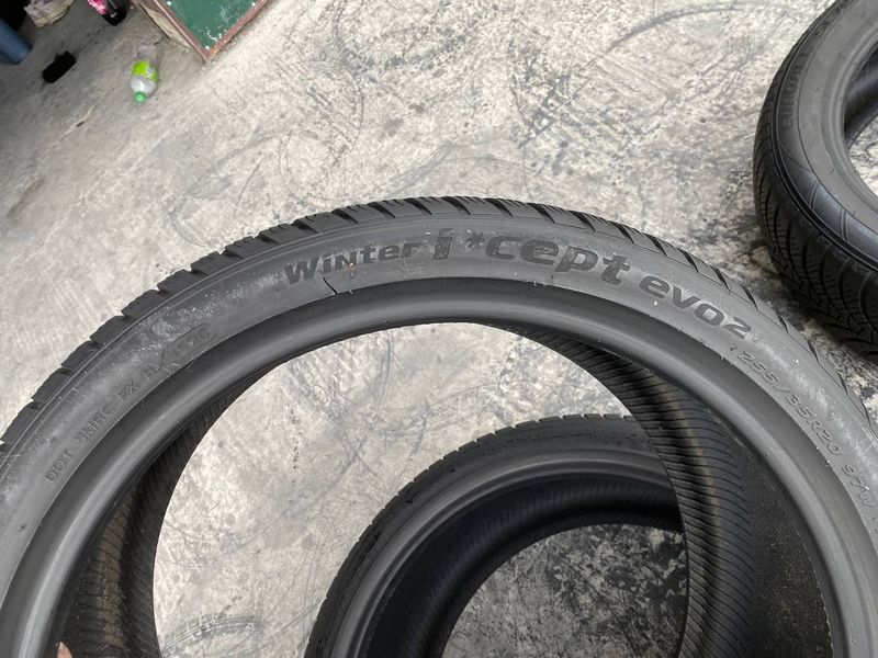 255/35R20 Hankook Winter I`Cept evo2 01456 фото