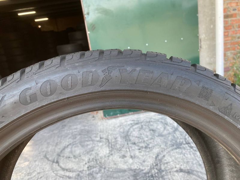 205/45R18 Goodyear UltraGrip d0340olx фото