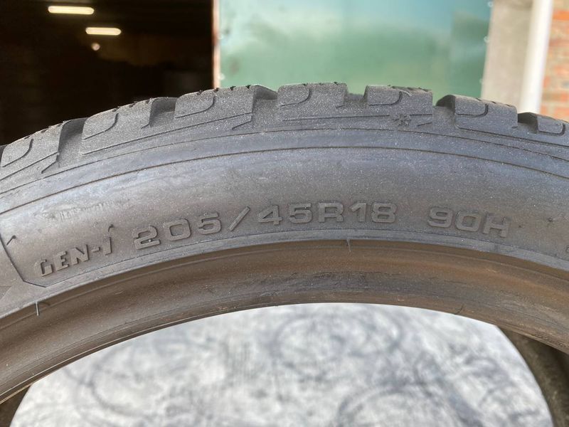 205/45R18 Goodyear UltraGrip d0340olx фото