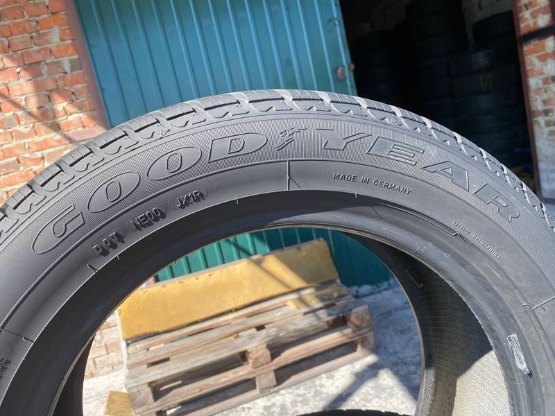 225/55R17 Goodyear UltraGrip Performance d0401 фото