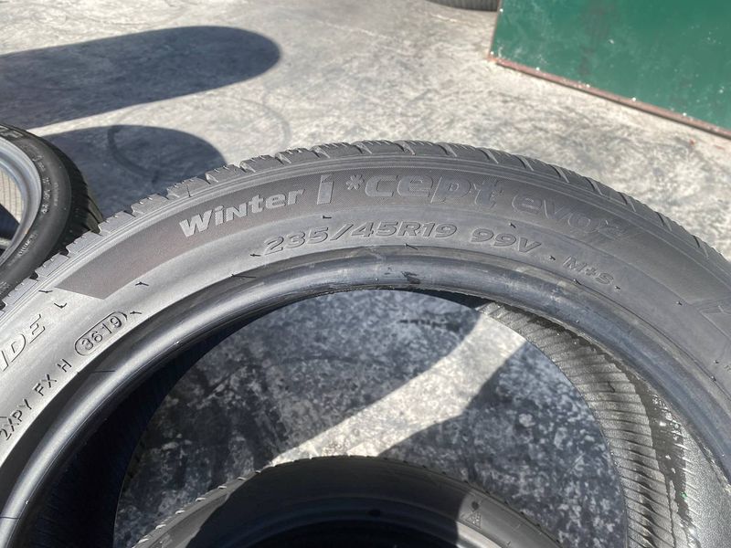 235/45R19 Hankook Winter I`Cept Evo2 01834 фото