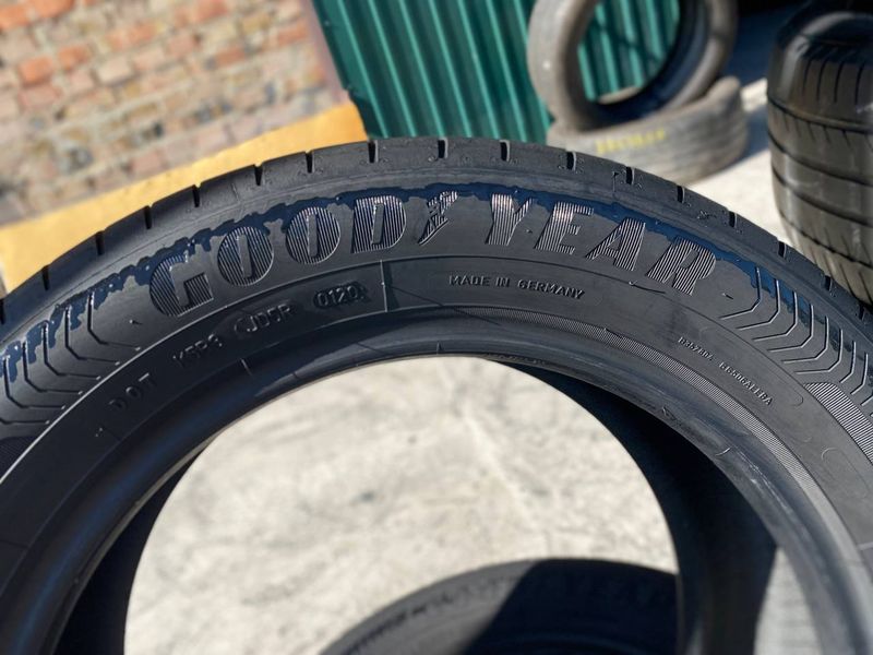 215/55R16 Goodyear EfficientGrip Performance 01041 фото