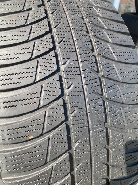 225/40R18 Bridgestone Blizzak LM001 0841olx фото