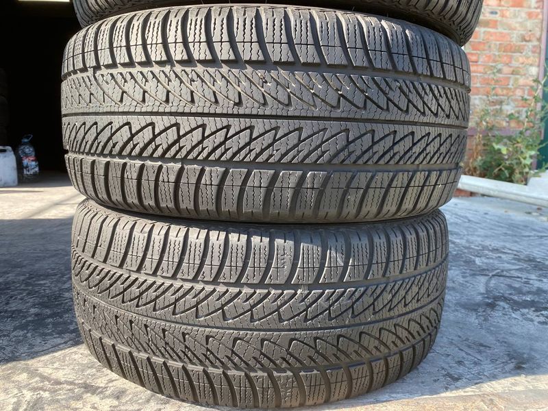 225/40R18 Goodyear UltraGrip 8 Perfomance 0843olx фото