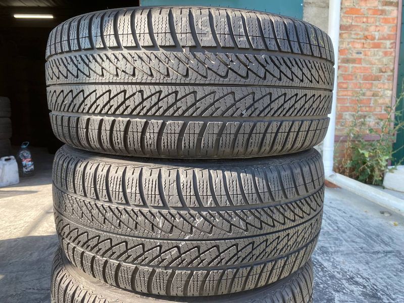 225/40R18 Goodyear UltraGrip 8 Perfomance 0843olx фото