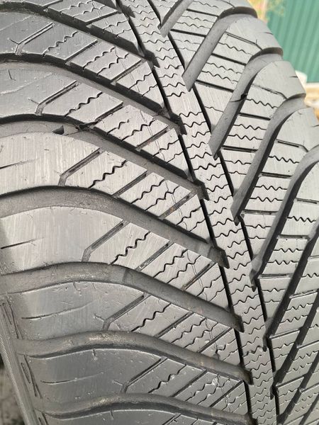 205/55R16 Goodyear Vector 4Seasons  0315olx фото