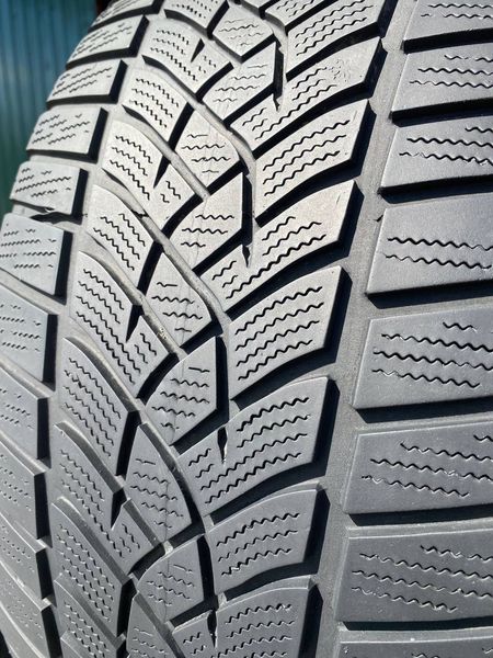 225/50R17 Goodyear UltraGrip Performance d0405 фото