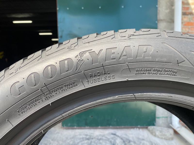 225/50R17 Goodyear UltraGrip Performance d0405 фото