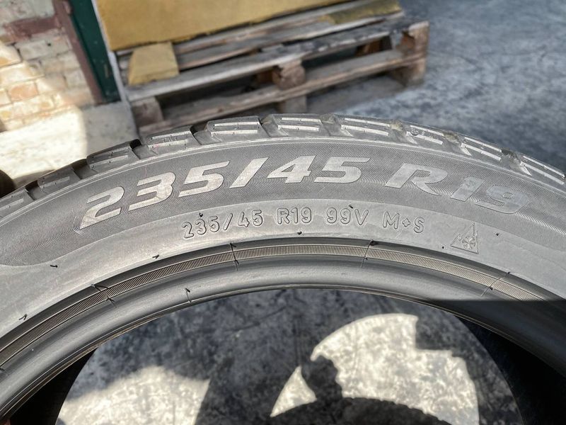 235/45R19 Pirelli Sottozero 3 01509olx фото