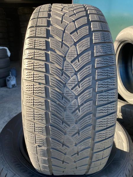 235/55R17 Goodyear Ultra Grip Performance 0799 фото