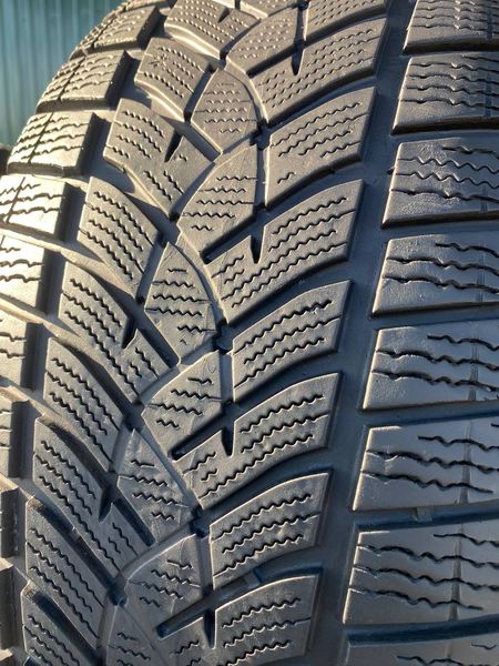 235/55R17 Goodyear Ultra Grip Performance 0799 фото