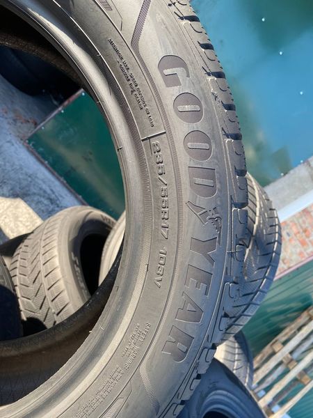 235/55R17 Goodyear Ultra Grip Performance 0799 фото