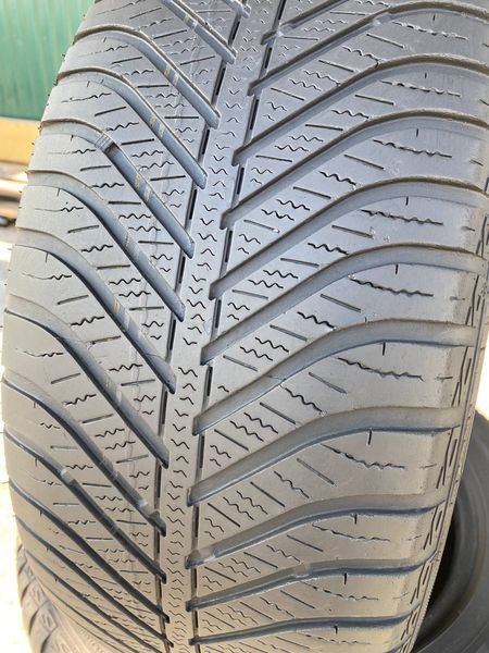 215/55R16 Goodyear Vector 4Seasons 0319 фото