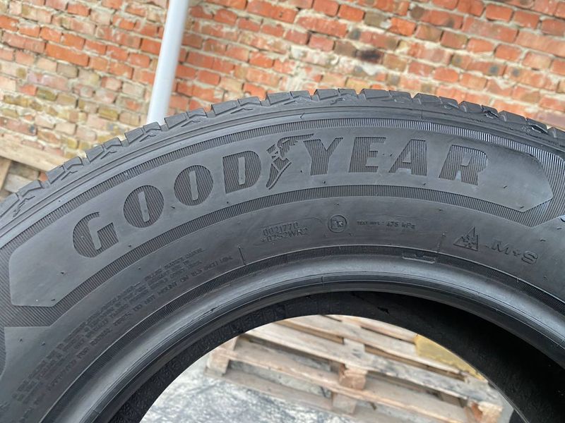 235/65R16C Goodyear Vector 4Seasons 01857 фото