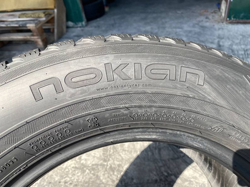 215/65R16 Nokian WR SUV 3 0700 фото