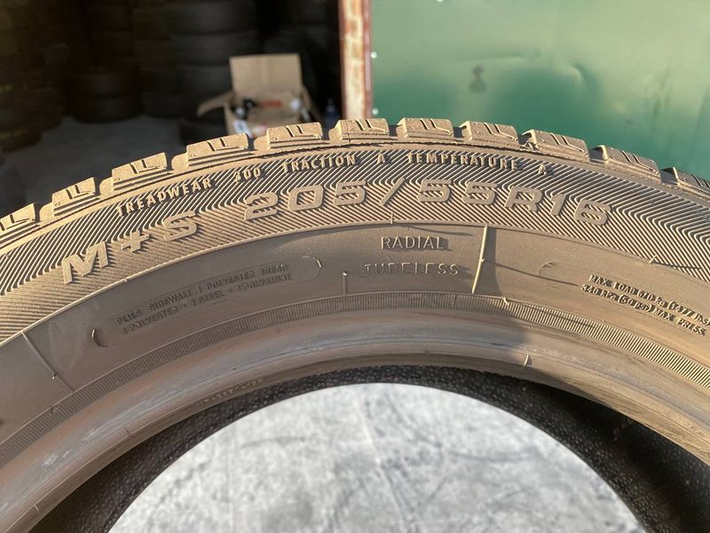 205/55R16 Goodyear Vector 4Seasons  01381 фото