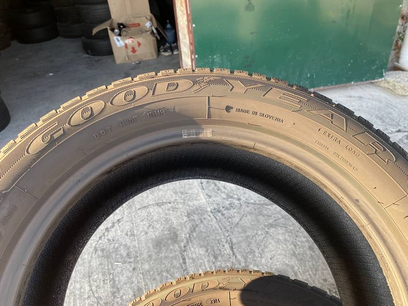 205/55R16 Goodyear Vector 4Seasons  01381 фото