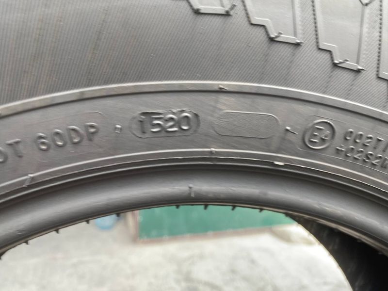 225/70R15C Nokian WeatherProof C 01300 фото