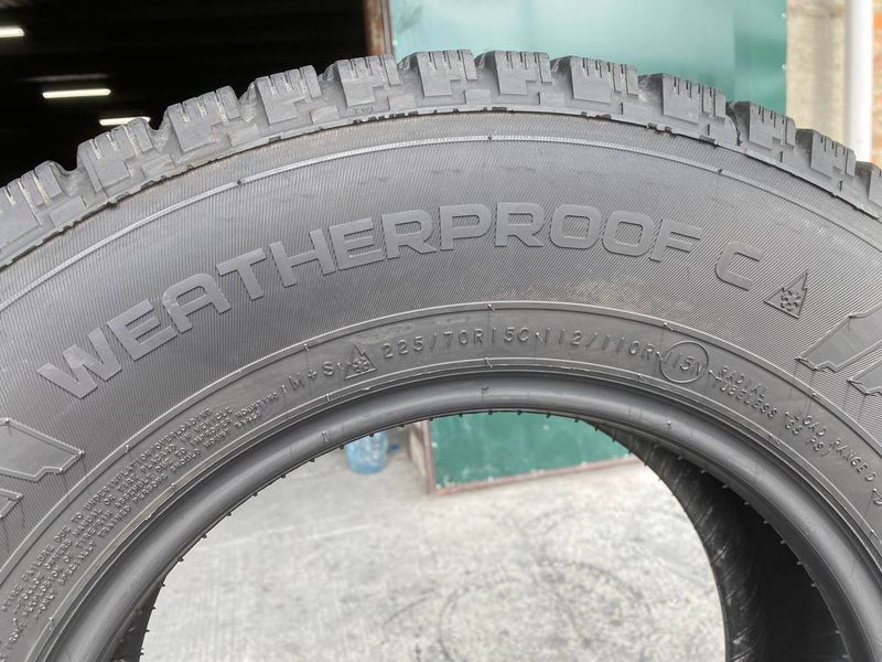 225/70R15C Nokian WeatherProof C 01300 фото