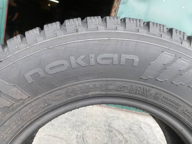 225/70R15C Nokian WeatherProof C 01300 фото