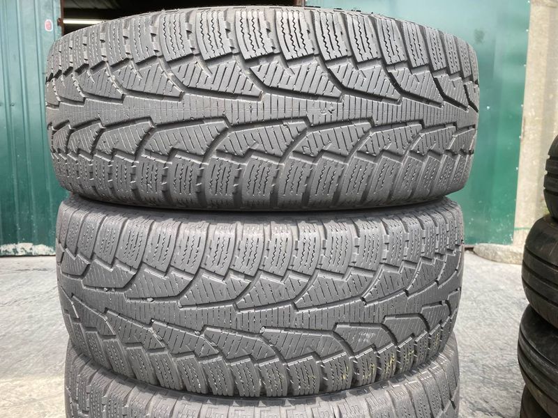 225/70R15C Nokian WeatherProof C 01300 фото