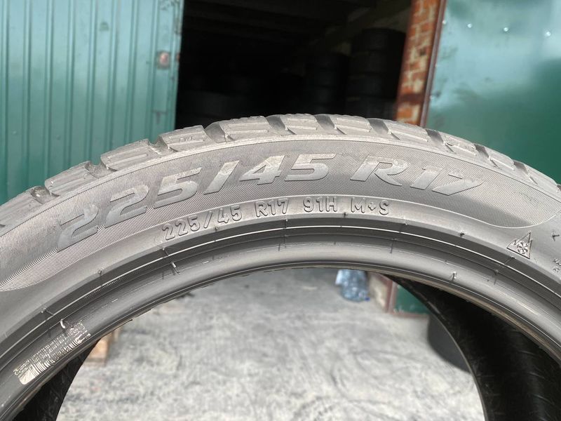 225/45R17 Pirelli Sottozero 3 01528olx фото