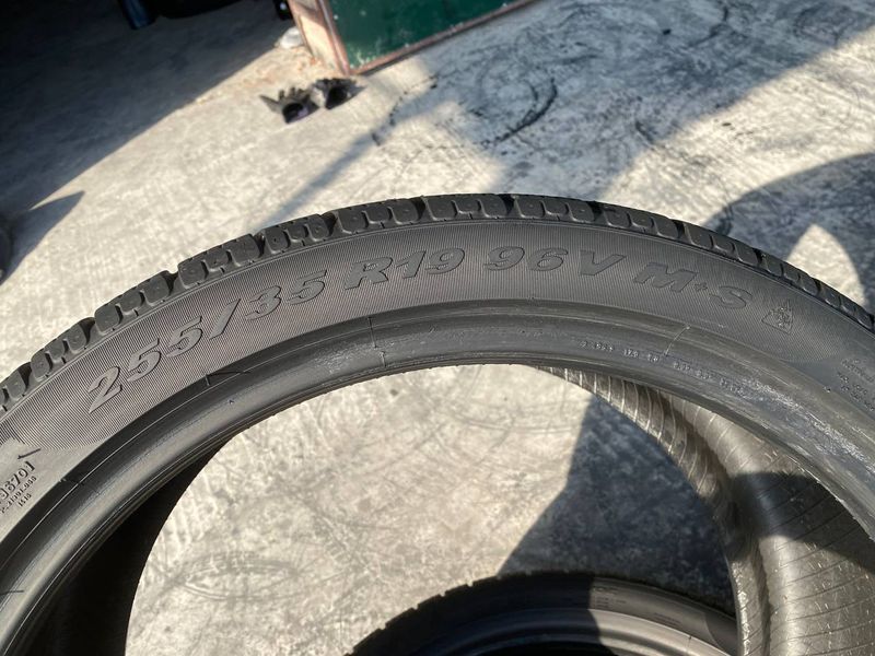 255/35R19 Pirelli Sottozero  01629olx фото