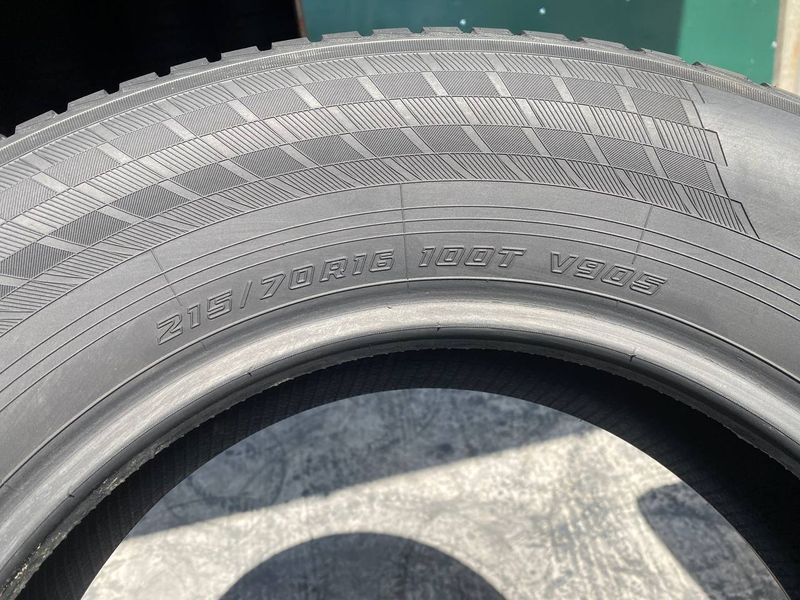 215/70R16 Yokohama BluEarth Winter V905 01577 фото