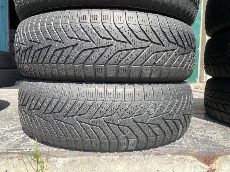 215/70R16 Yokohama BluEarth Winter V905 01577 фото