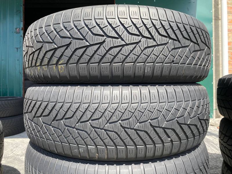 215/70R16 Yokohama BluEarth Winter V905 01577 фото